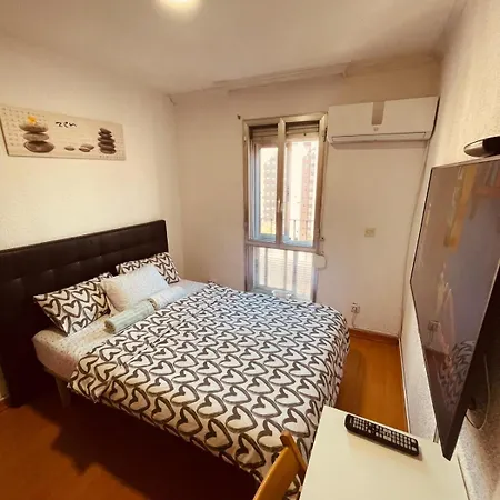 Habitaciones Privadas Calle Riojanos Madrid Exterior photo