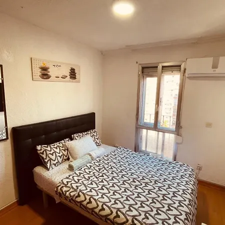 Habitaciones Privadas Calle Riojanos Madrid Exterior photo
